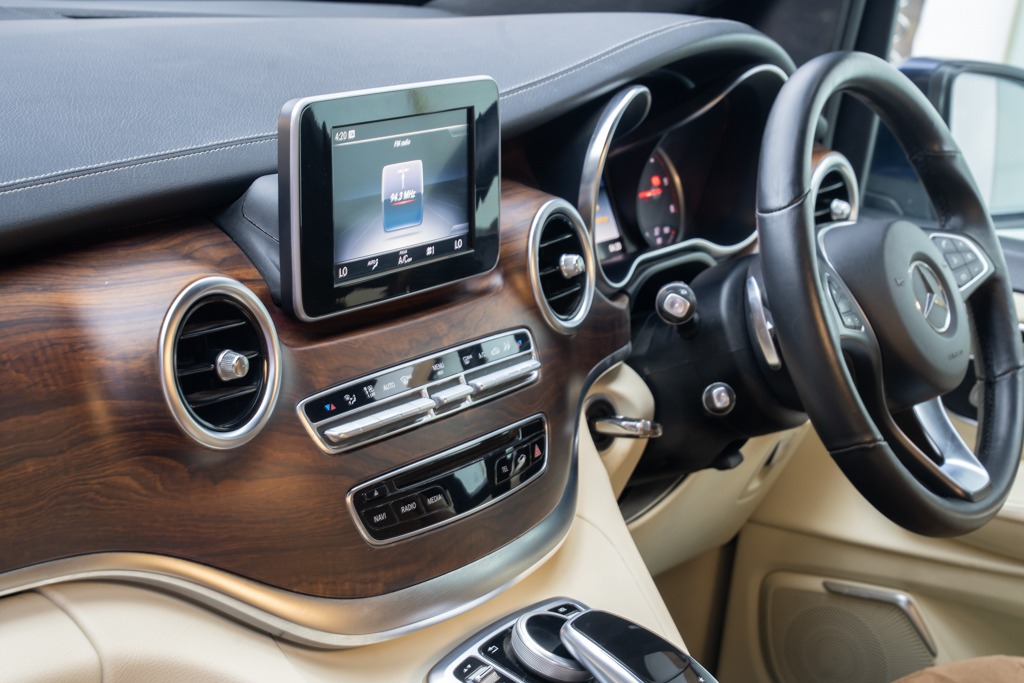 MERCEDES BENZ V220D EXCLUSIVE