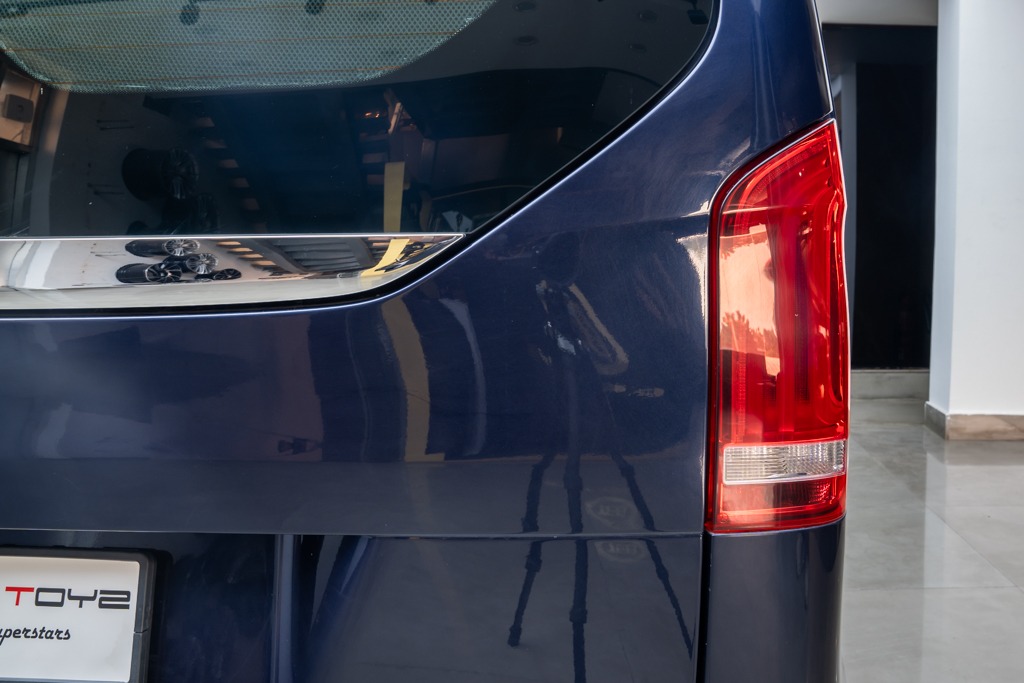 MERCEDES BENZ V220D EXCLUSIVE