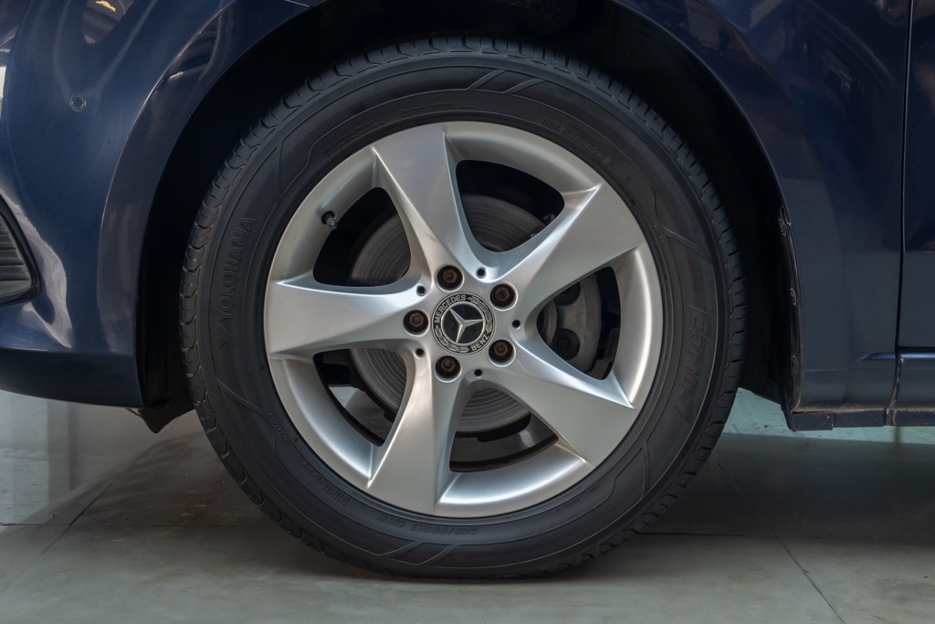 MERCEDES BENZ V220D EXCLUSIVE