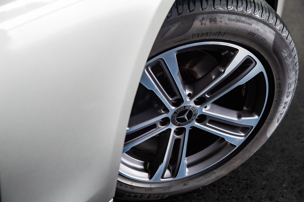 MERCEDES BENZ E220D EXCLUSIVE