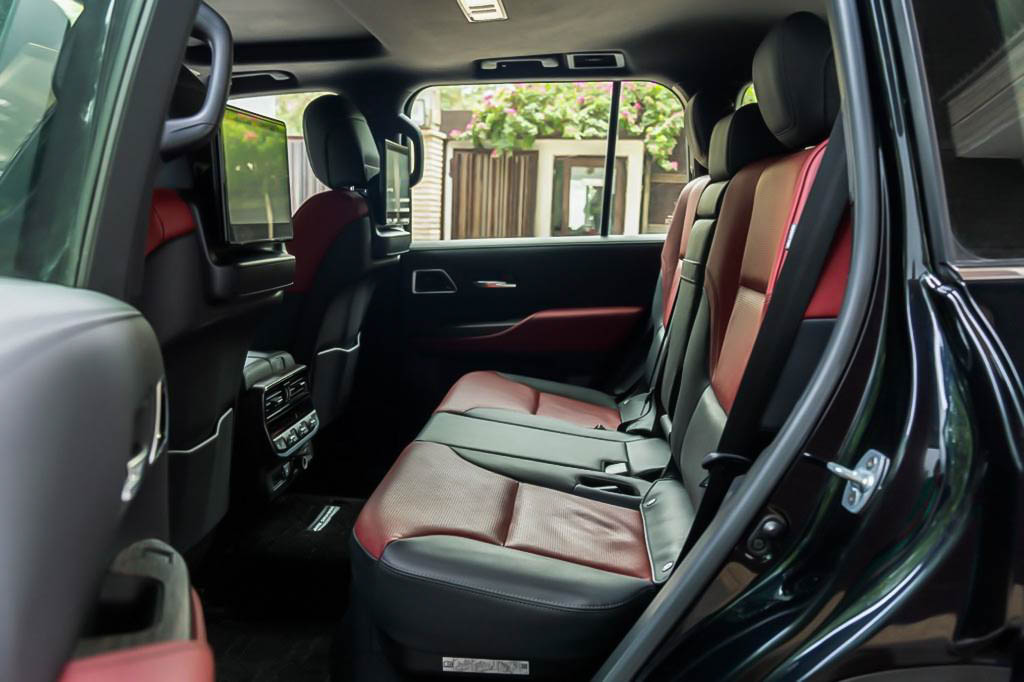 TOYOTA LAND CRUISER LC300