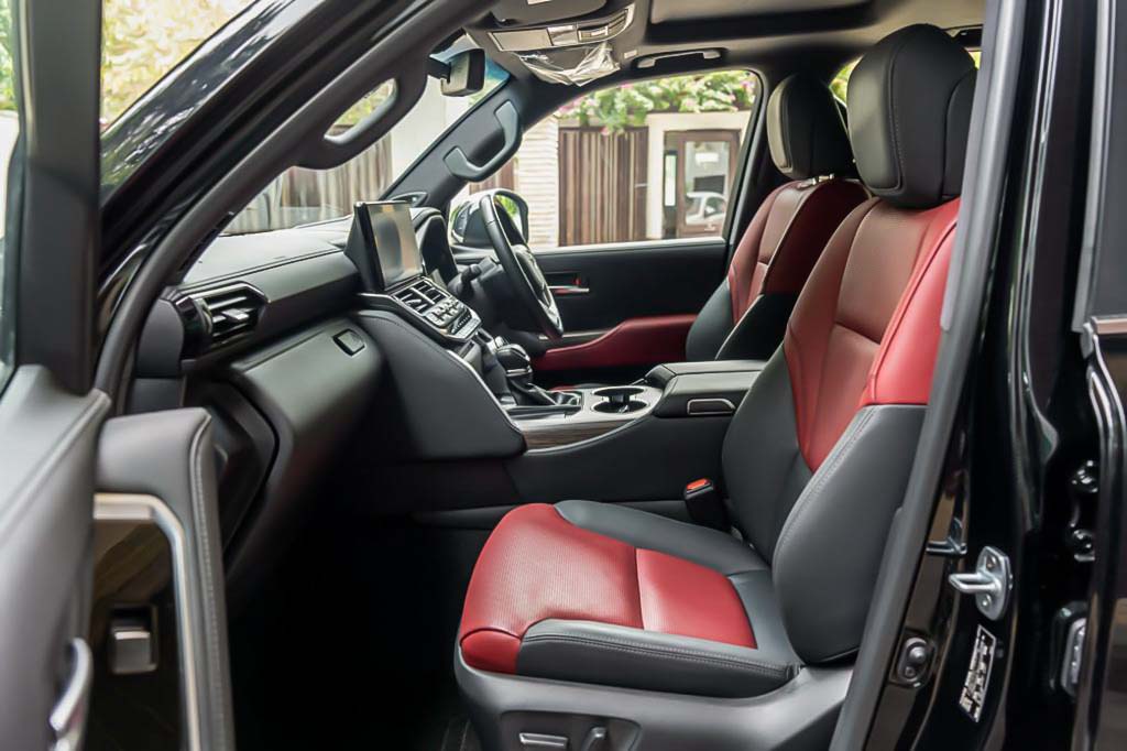 TOYOTA LAND CRUISER LC300