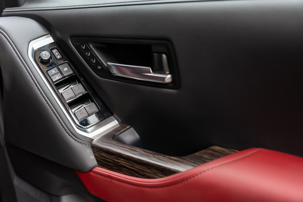 TOYOTA LAND CRUISER LC300