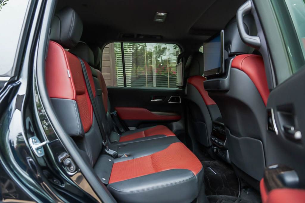 TOYOTA LAND CRUISER LC300