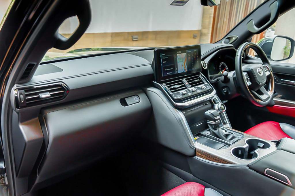 TOYOTA LAND CRUISER LC300