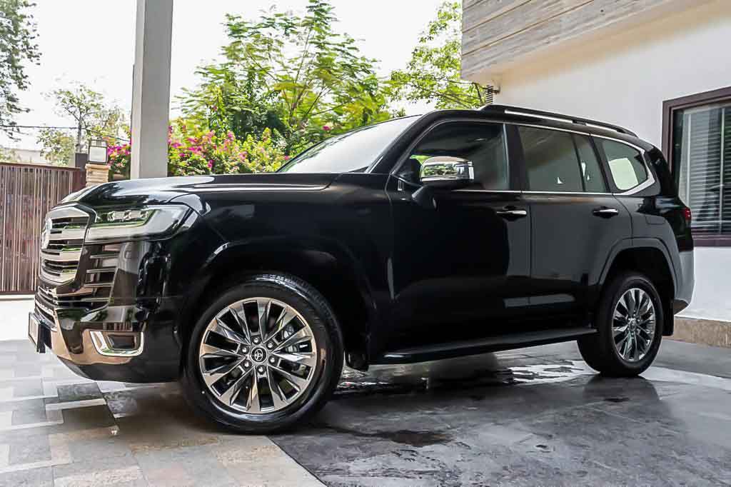 TOYOTA LAND CRUISER LC300