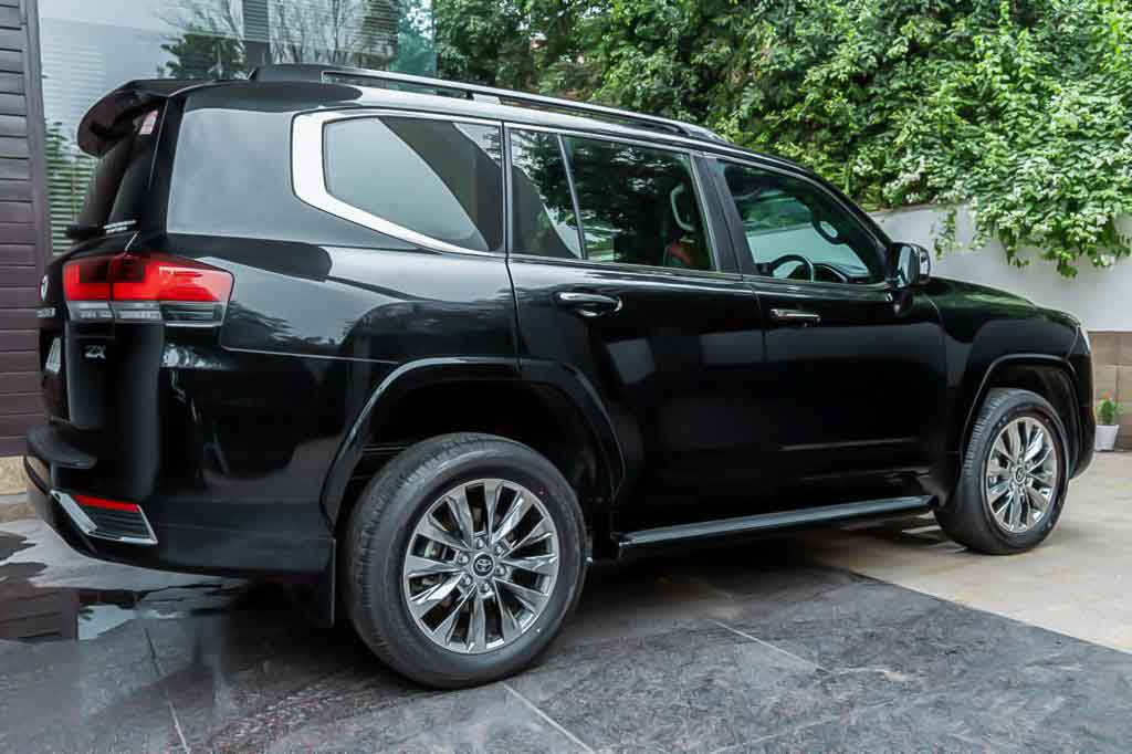 TOYOTA LAND CRUISER LC300