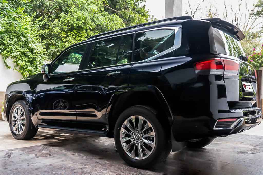 TOYOTA LAND CRUISER LC300