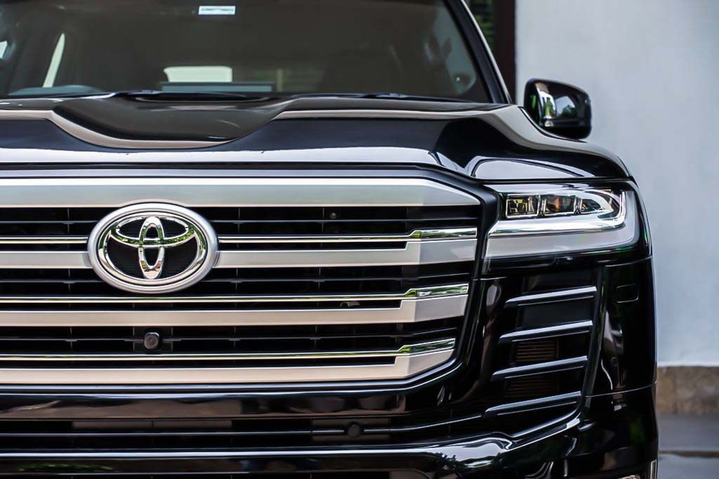 TOYOTA LAND CRUISER LC300