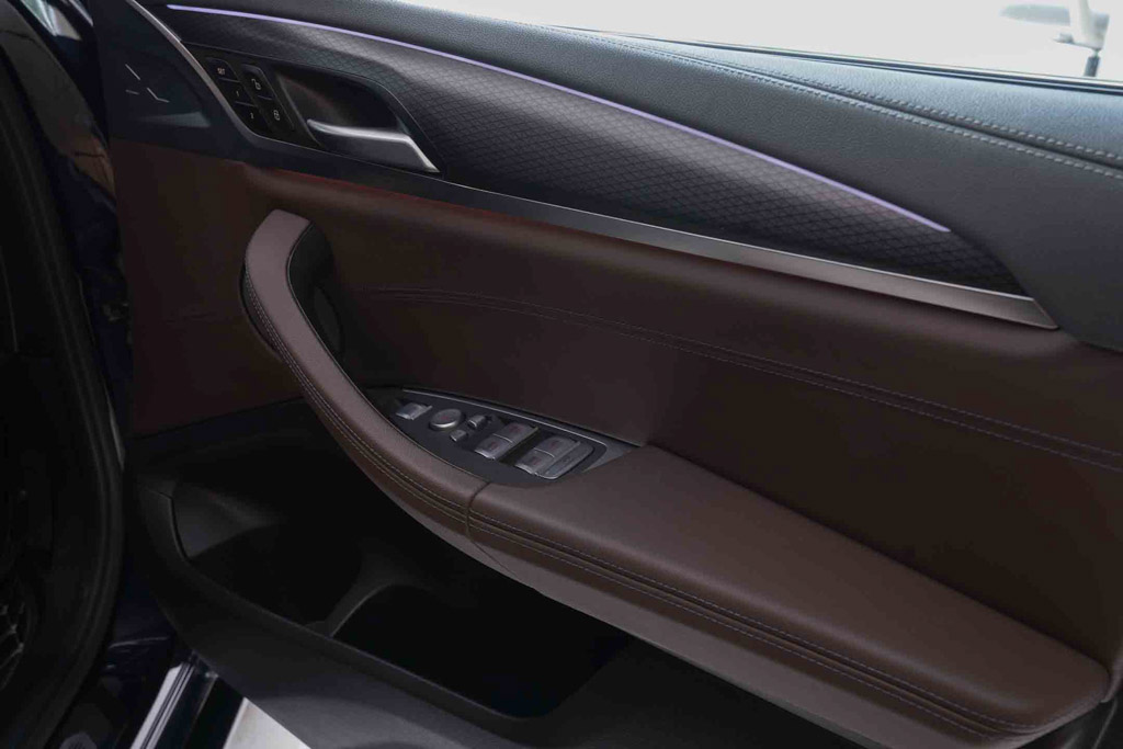 BMW X4 XDRIVE30d M SPORT X SILVER SHADOW EDITION