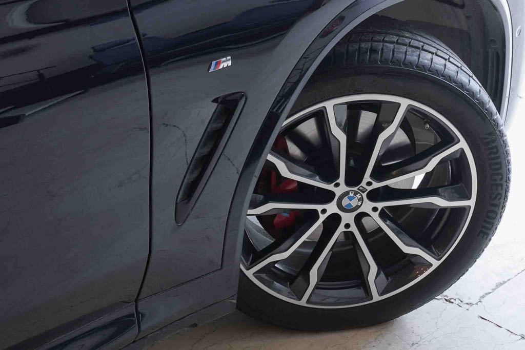 BMW X4 XDRIVE30d M SPORT X SILVER SHADOW EDITION