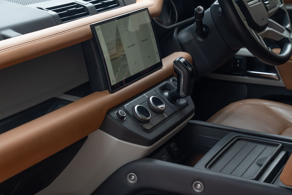 Land Rover Defender 110 P300 HSE