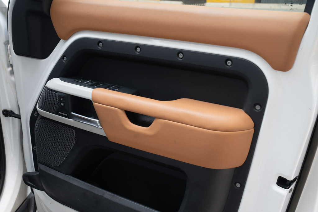 Land Rover Defender 110 P300 HSE