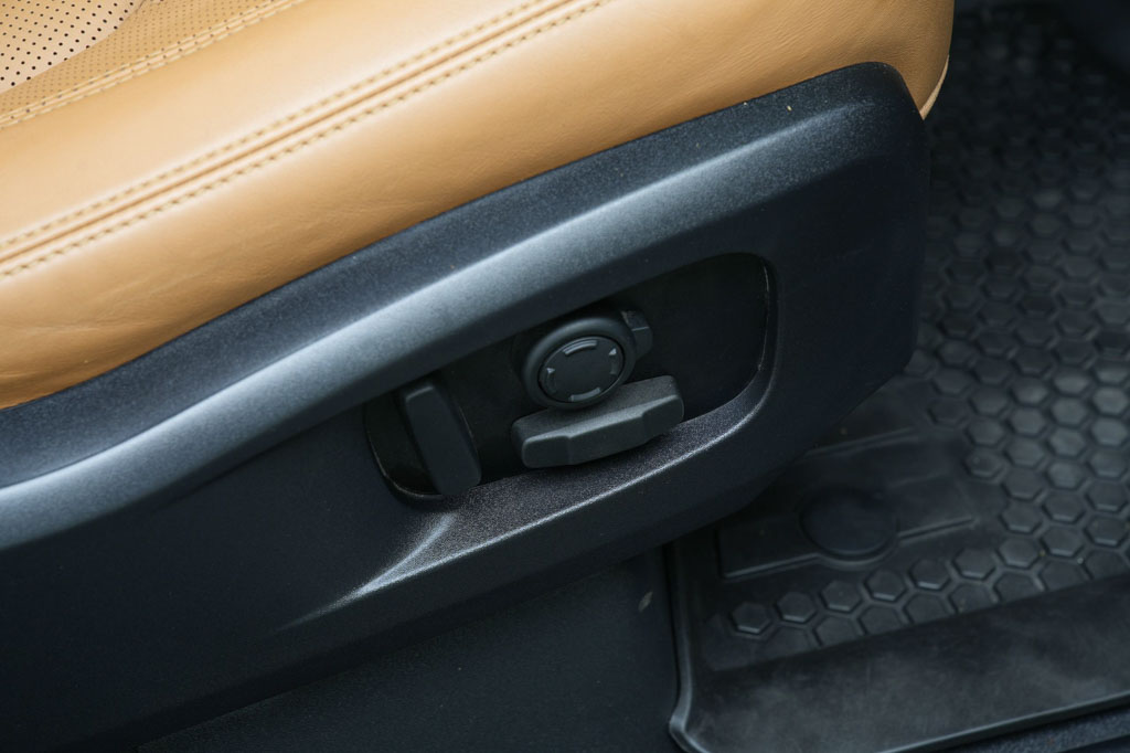 Land Rover Defender P400 HSE