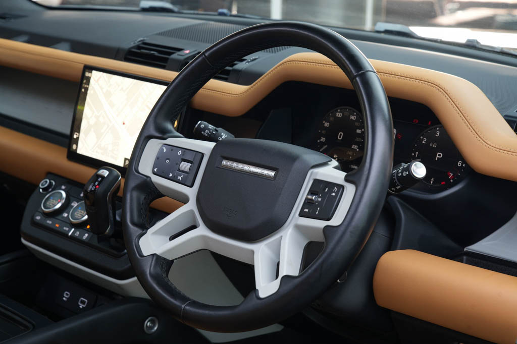 Land Rover Defender P400 HSE