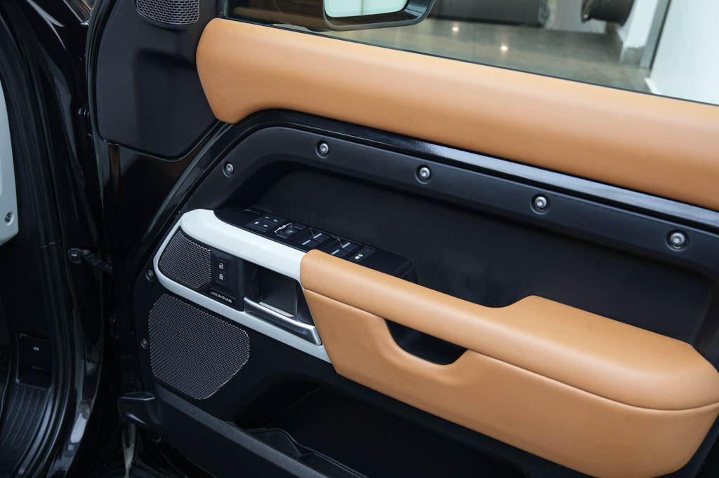 Land Rover Defender P400 HSE