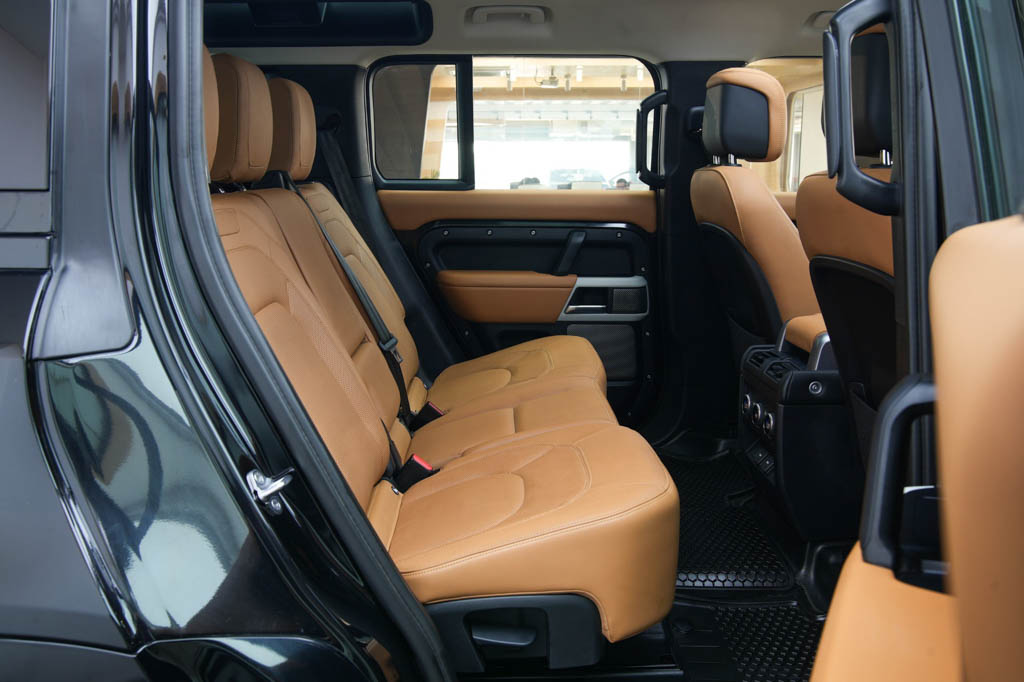 Land Rover Defender P400 HSE