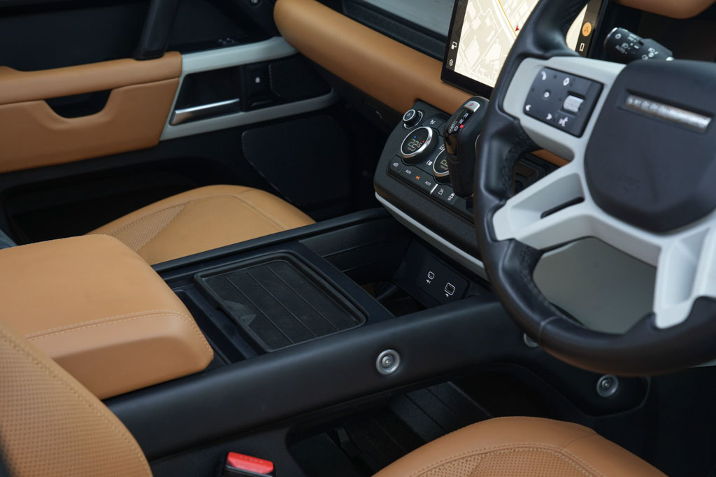 Land Rover Defender P400 HSE