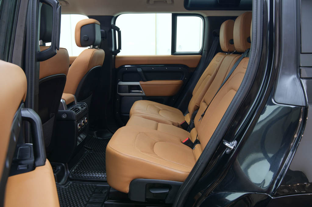 Land Rover Defender P400 HSE