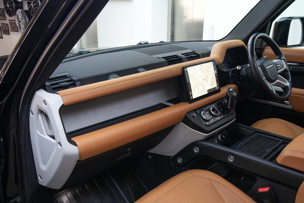 Land Rover Defender P400 HSE