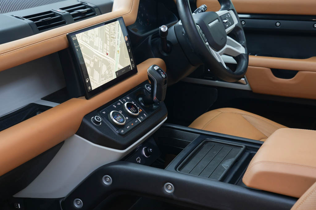 Land Rover Defender P400 HSE