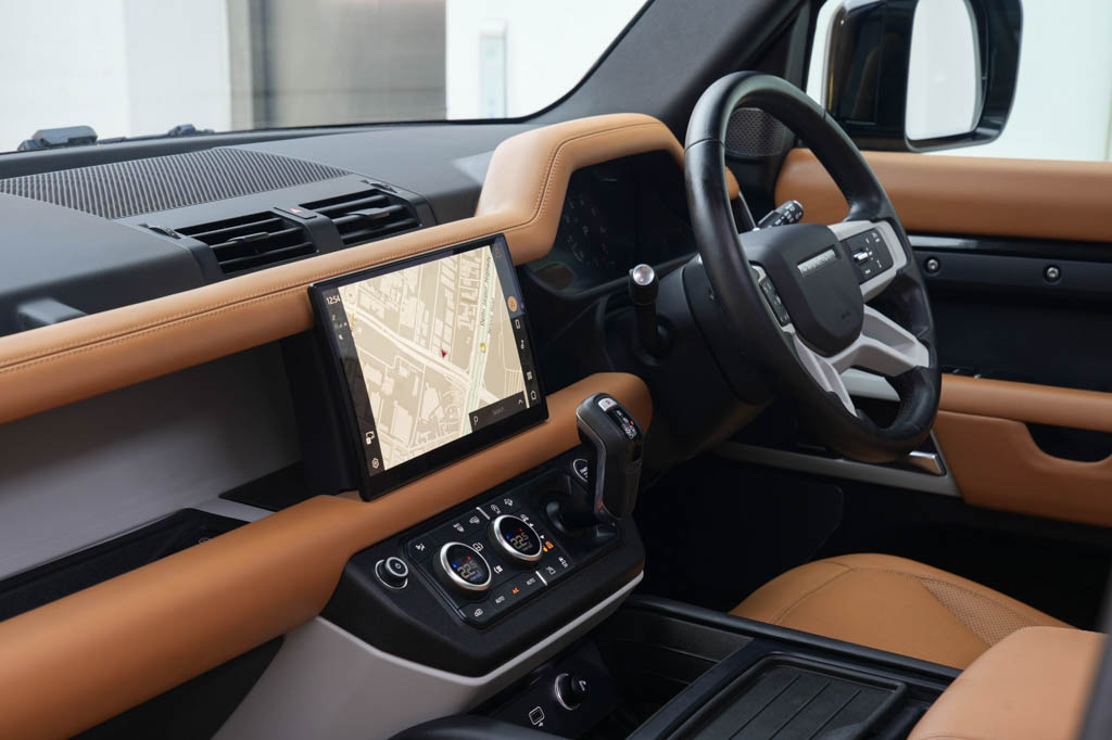 Land Rover Defender P400 HSE