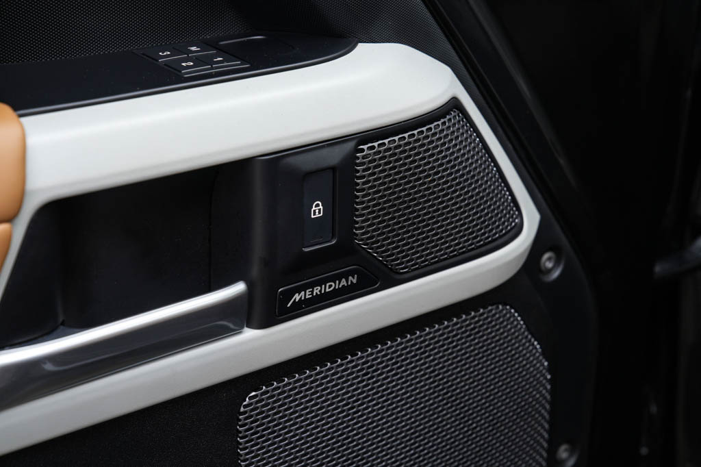 Land Rover Defender P400 HSE