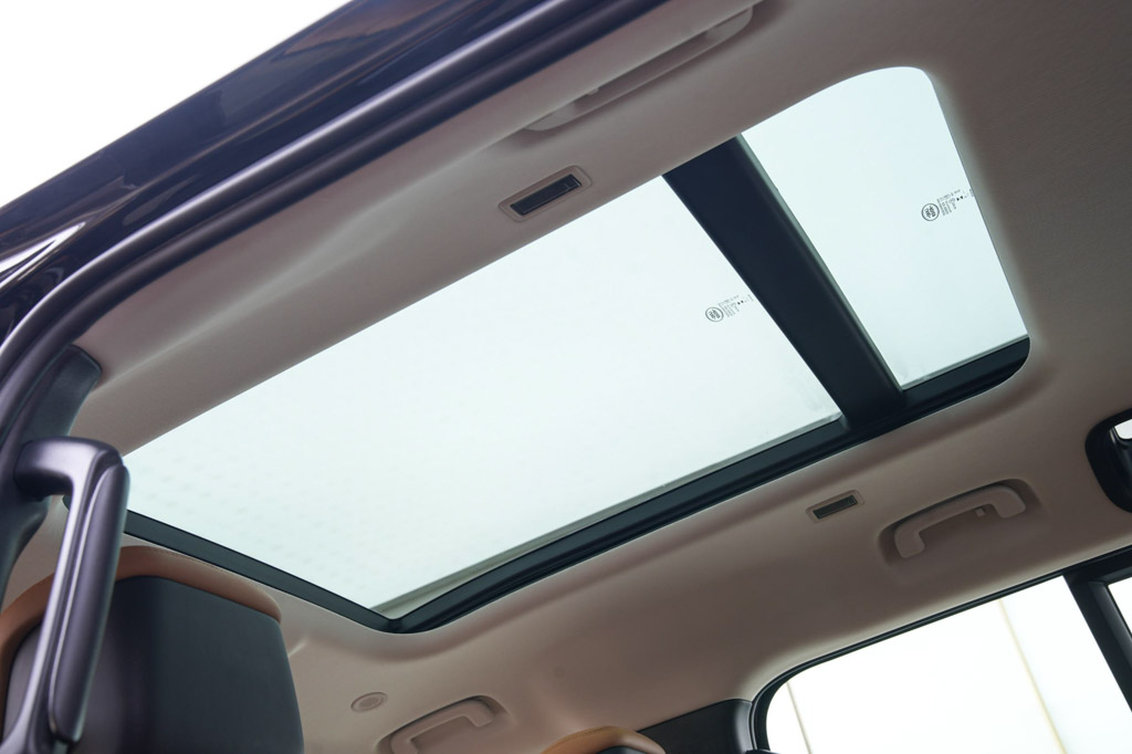 Land Rover Defender P400 HSE