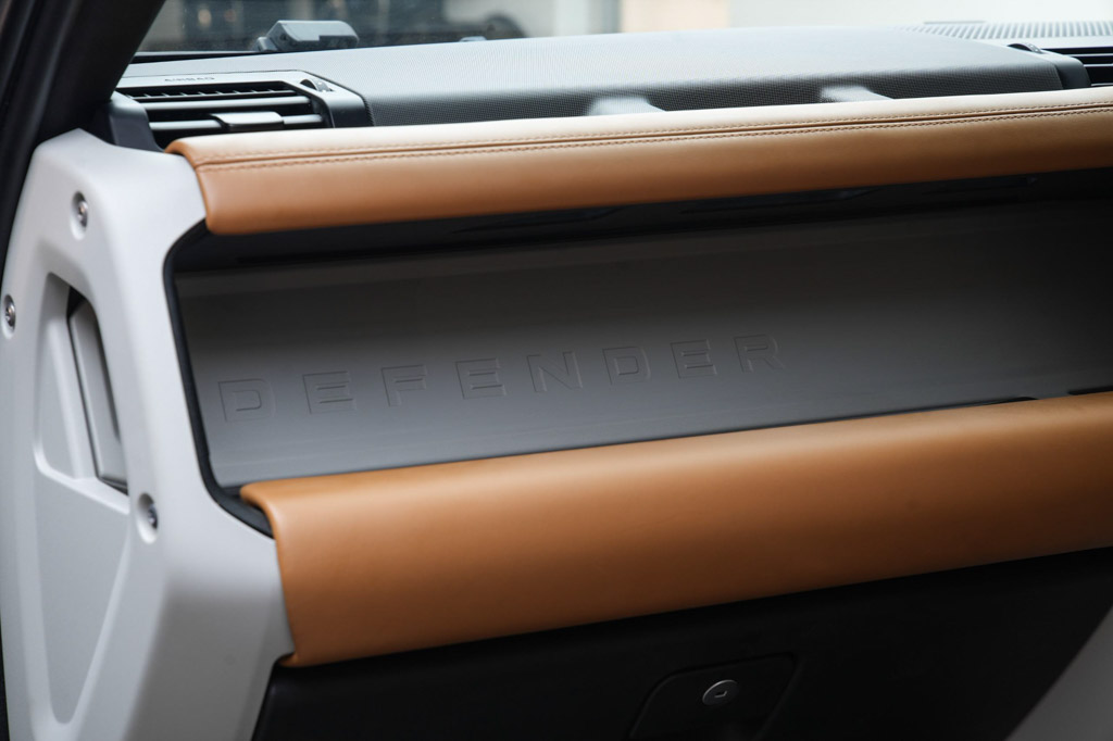 Land Rover Defender P400 HSE