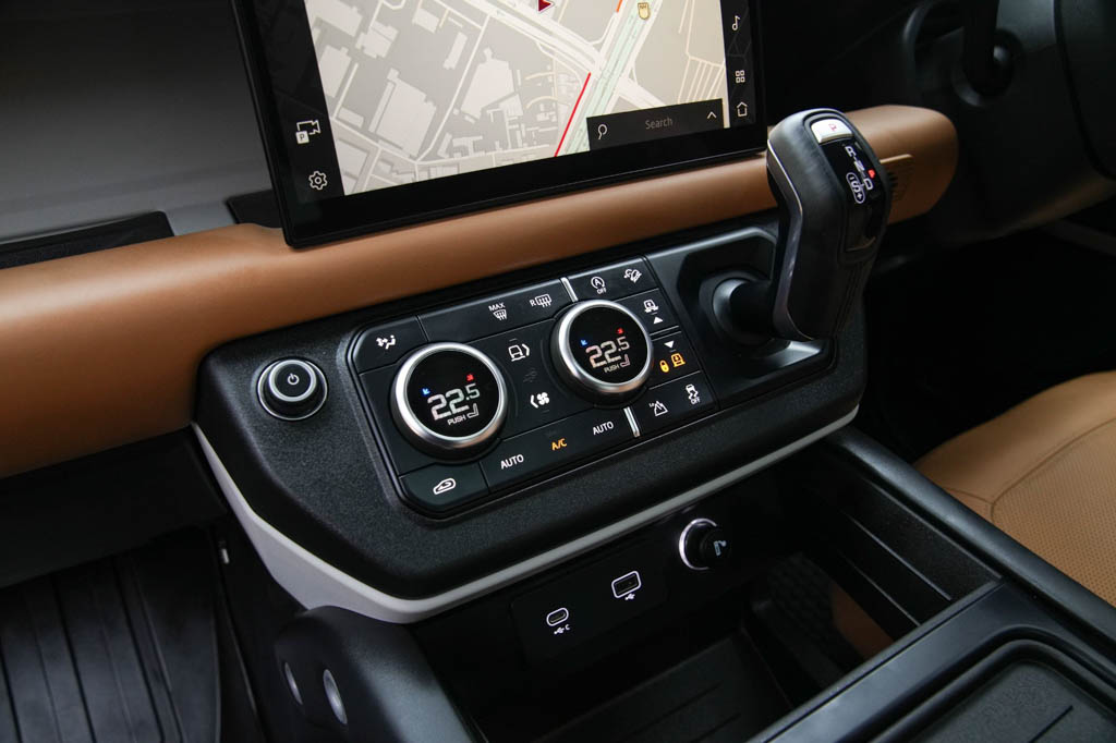 Land Rover Defender P400 HSE