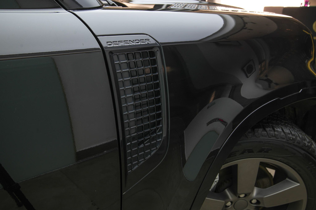 Land Rover Defender P400 HSE