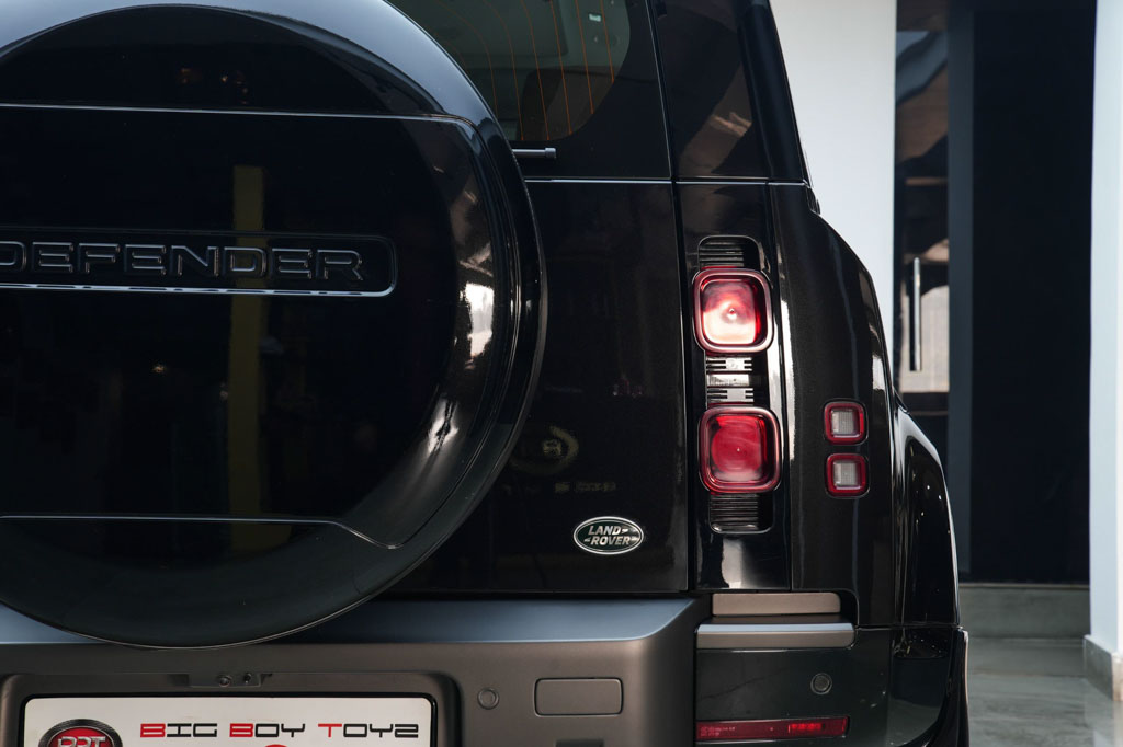 Land Rover Defender P400 HSE