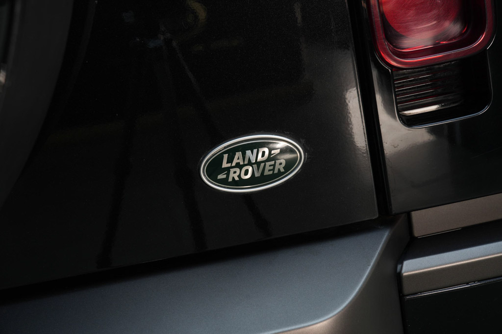 Land Rover Defender P400 HSE