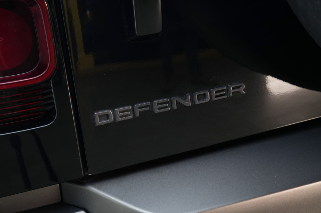 Land Rover Defender P400 HSE