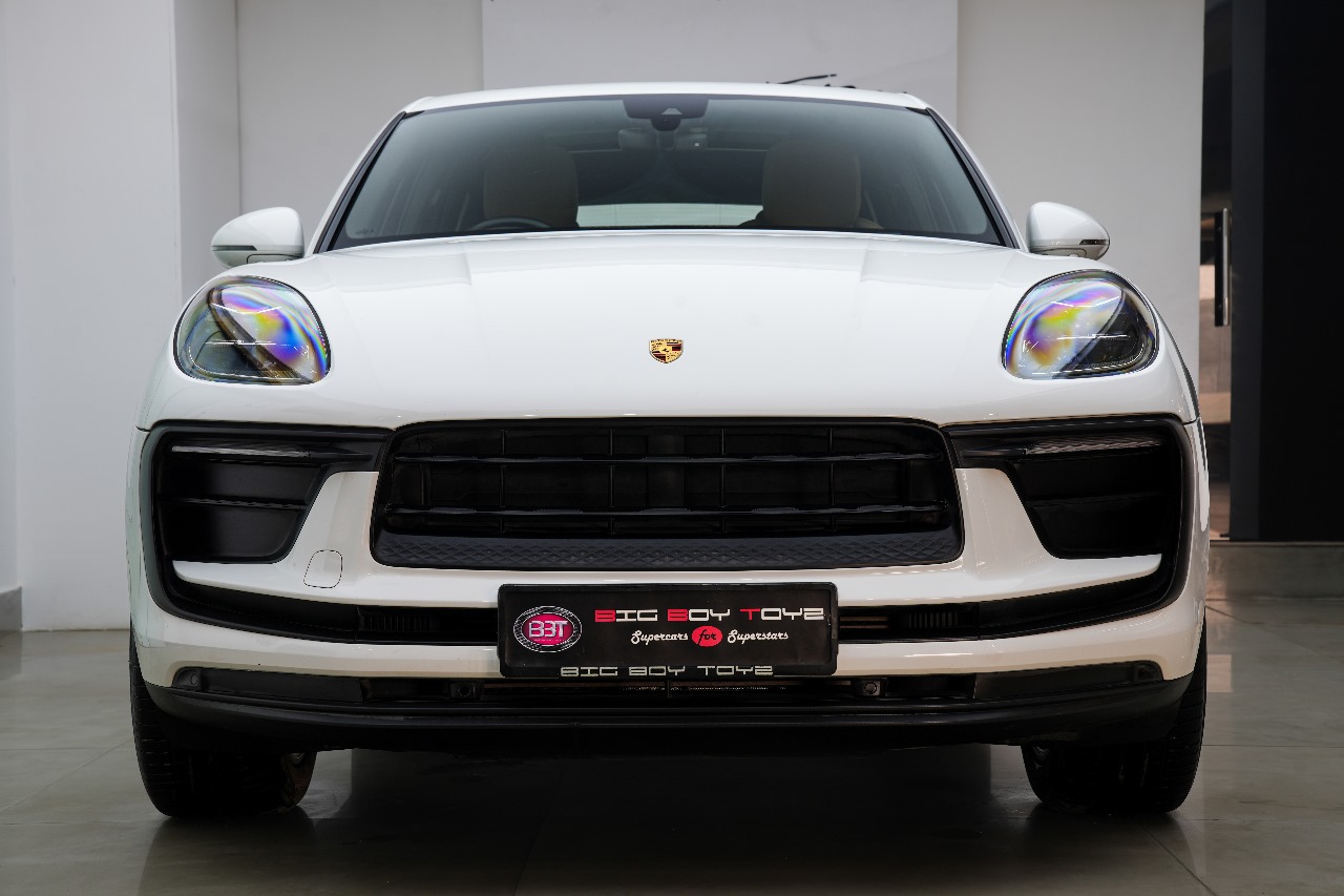 PORSCHE MACAN