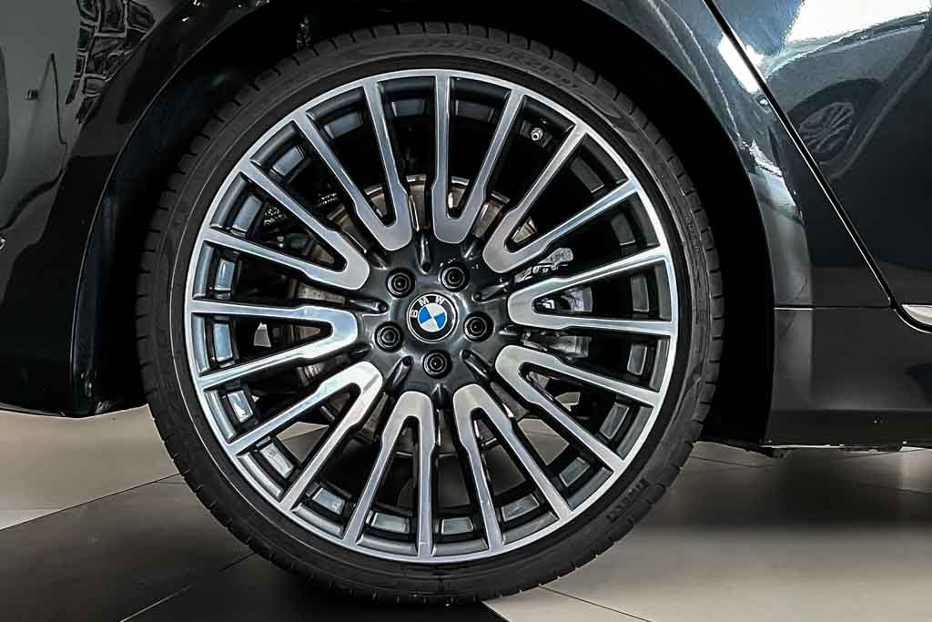 BMW 730Ld DPE Signature