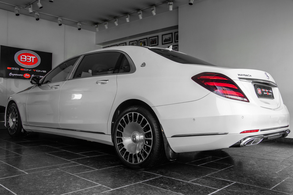 Mercedes Maybach S560
