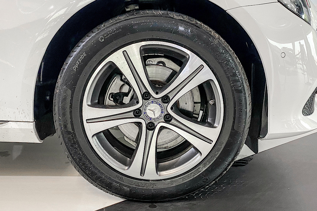 Mercedes Benz E200 Avantgarde