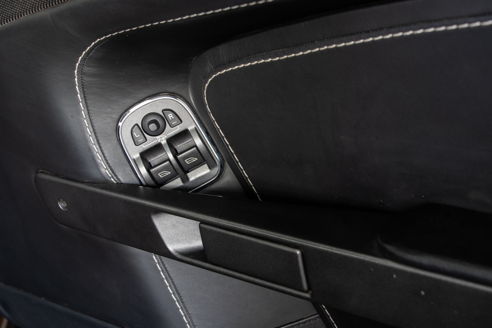 Aston Martin Vantage 