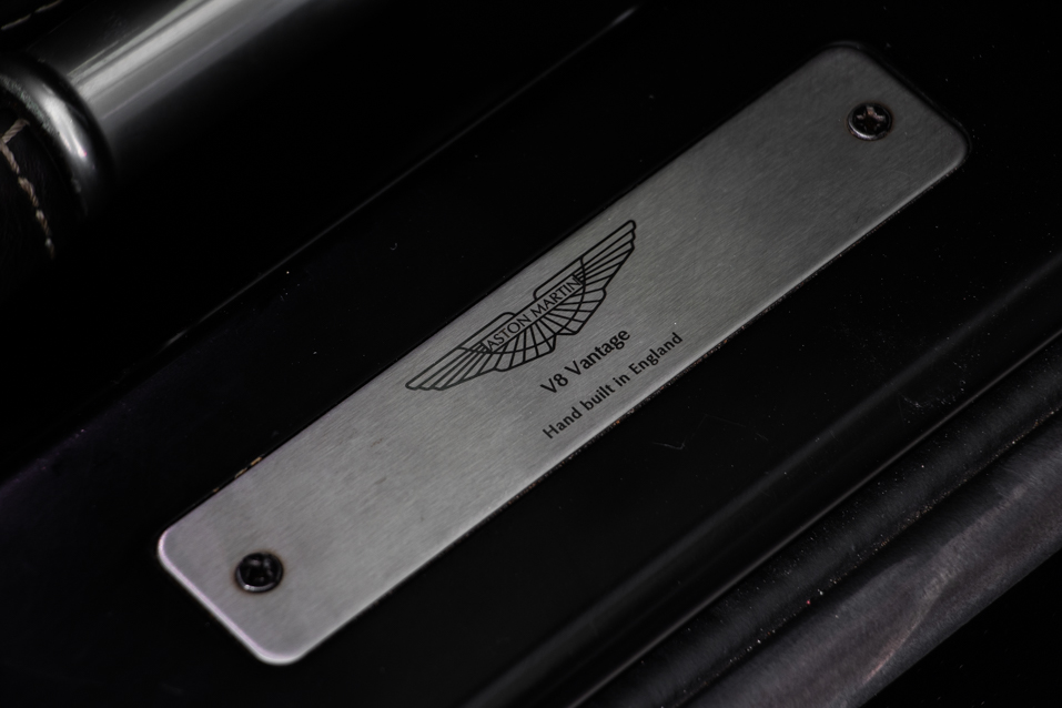 Aston Martin Vantage 