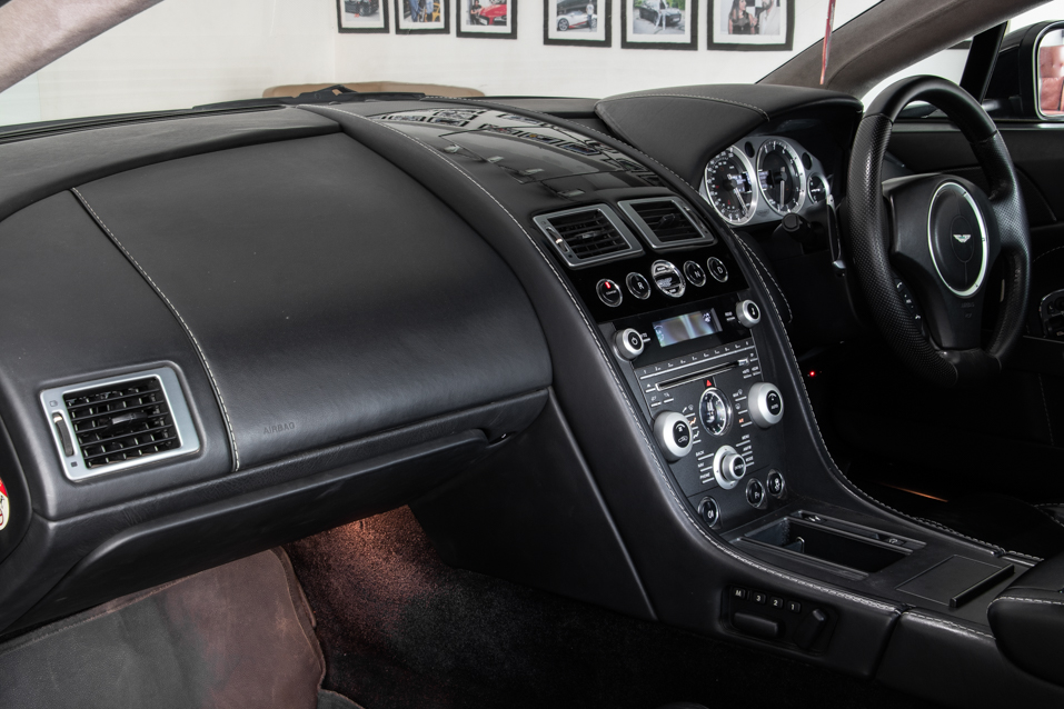 Aston Martin Vantage 