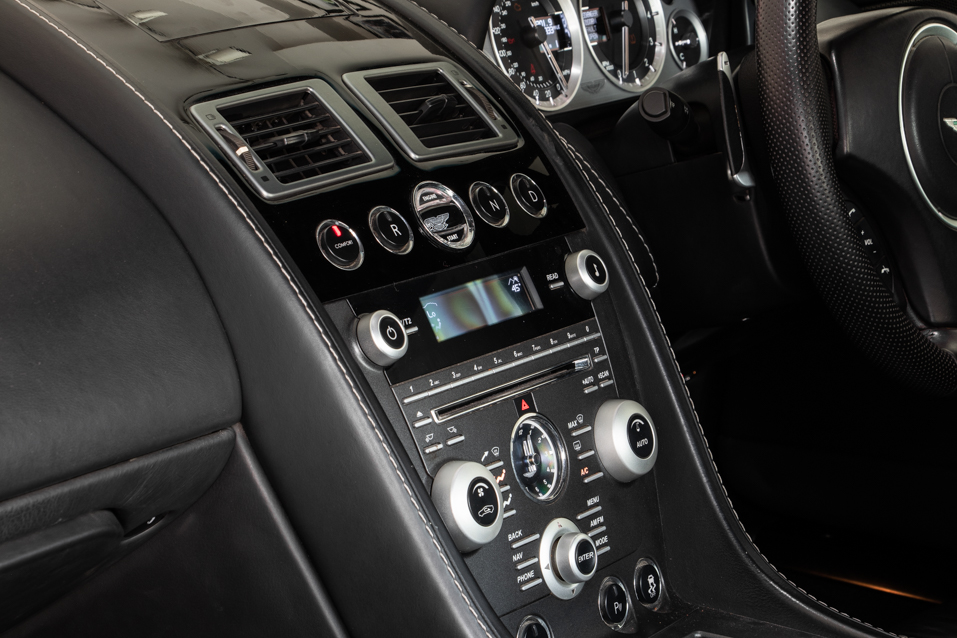 Aston Martin Vantage 