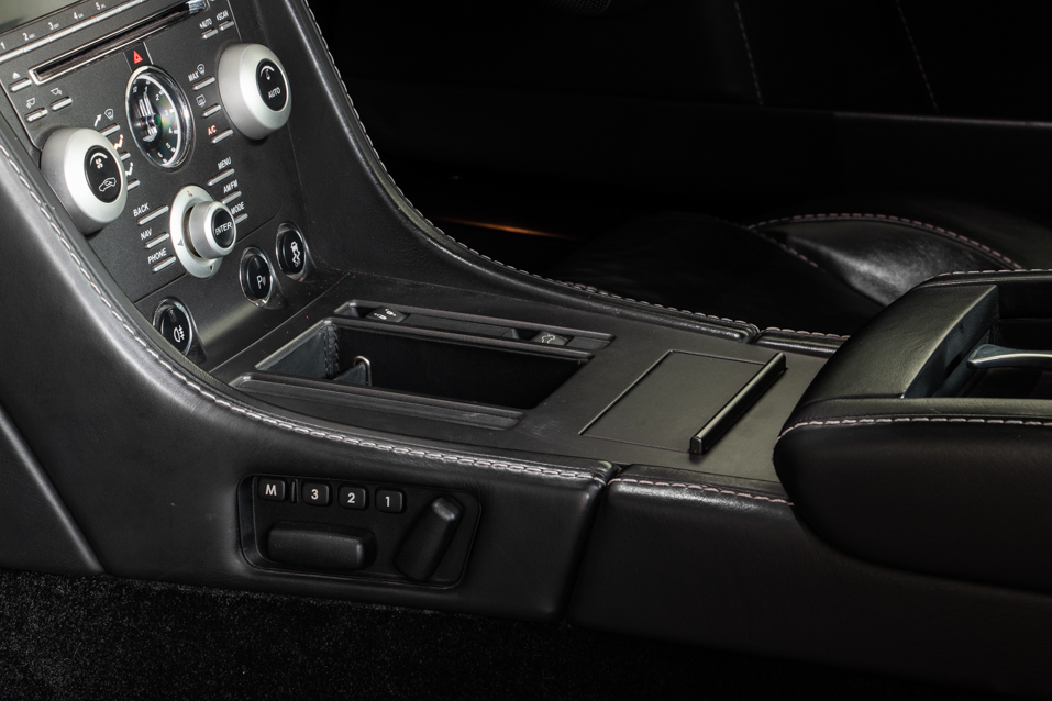 Aston Martin Vantage 