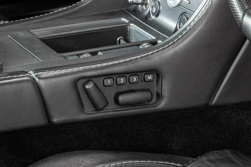 Aston Martin Vantage 