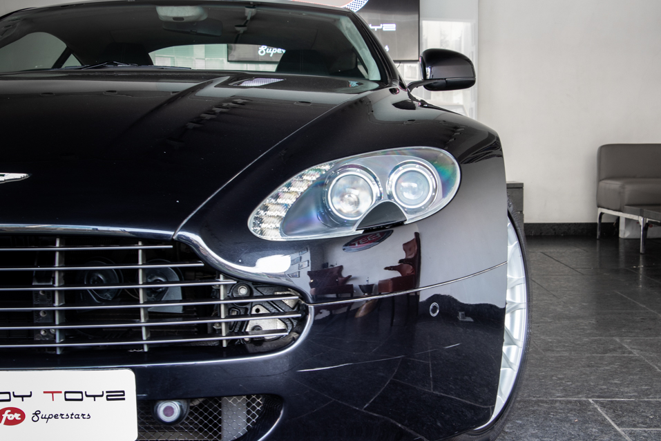 Aston Martin Vantage 