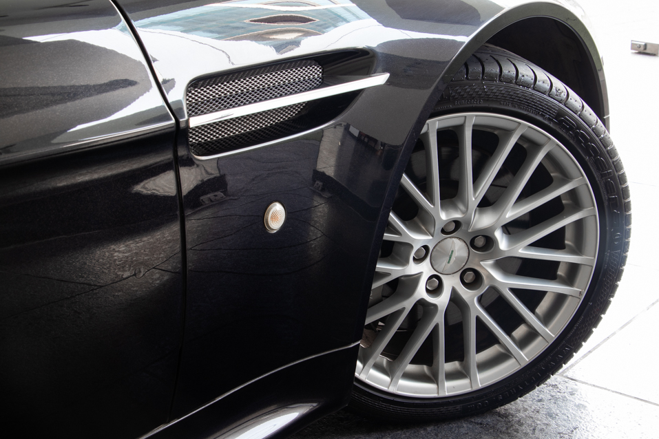 Aston Martin Vantage 