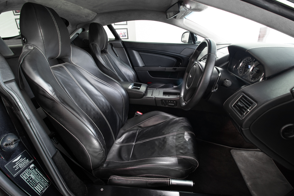 Aston Martin Vantage 