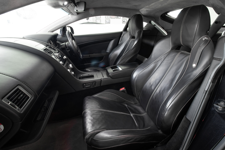 Aston Martin Vantage 