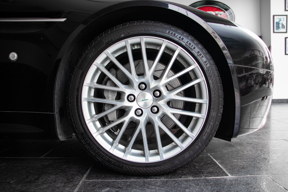 Aston Martin Vantage 