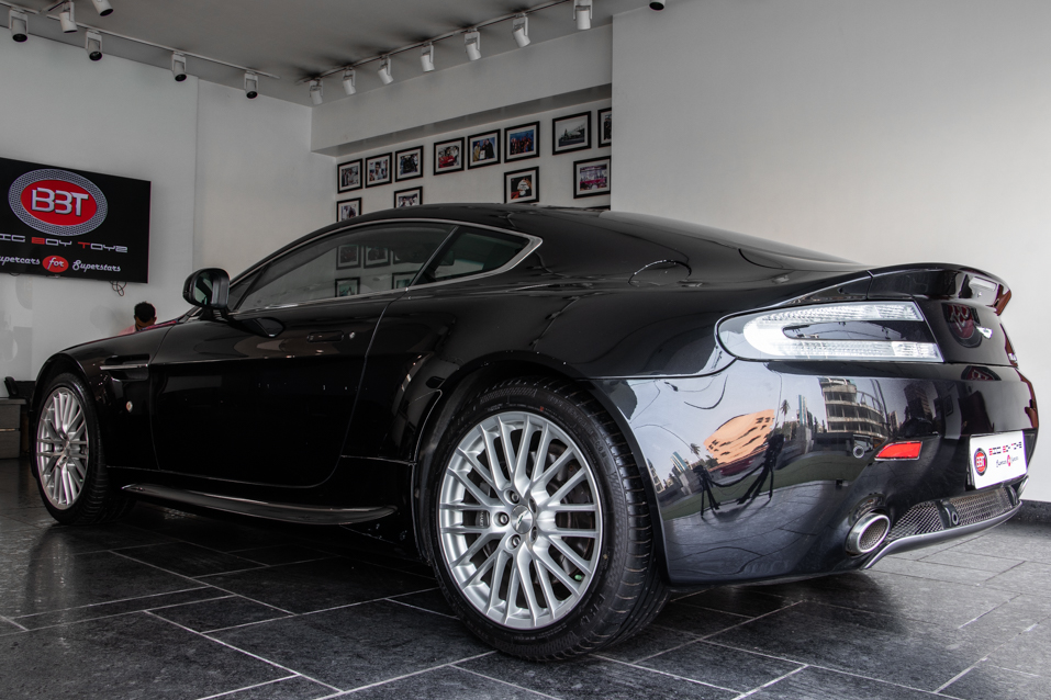 Aston Martin Vantage 